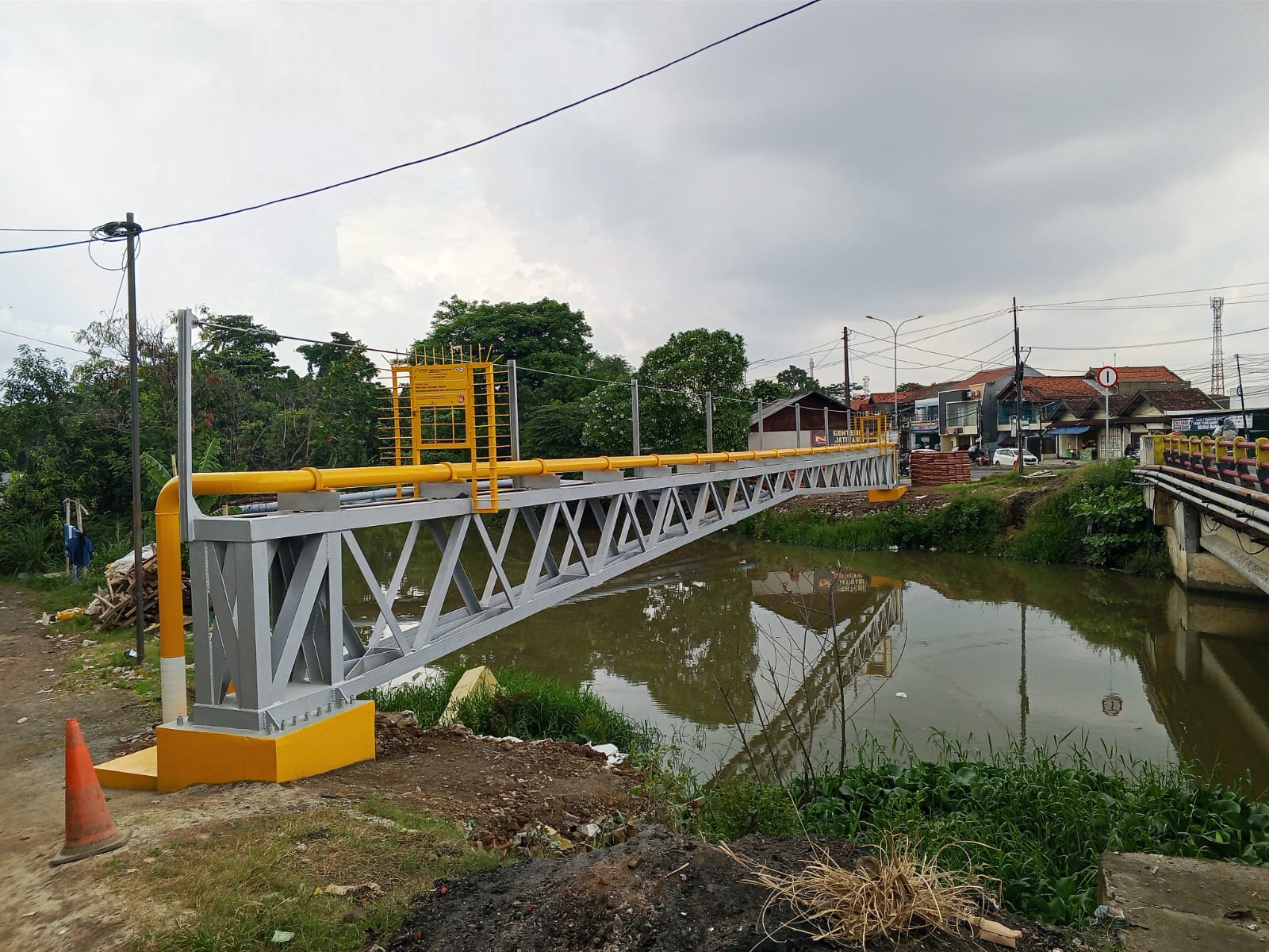 Pekerjaan Pembuatan Jembatan dan Relokasi Pipa 6 in Lemah Abang